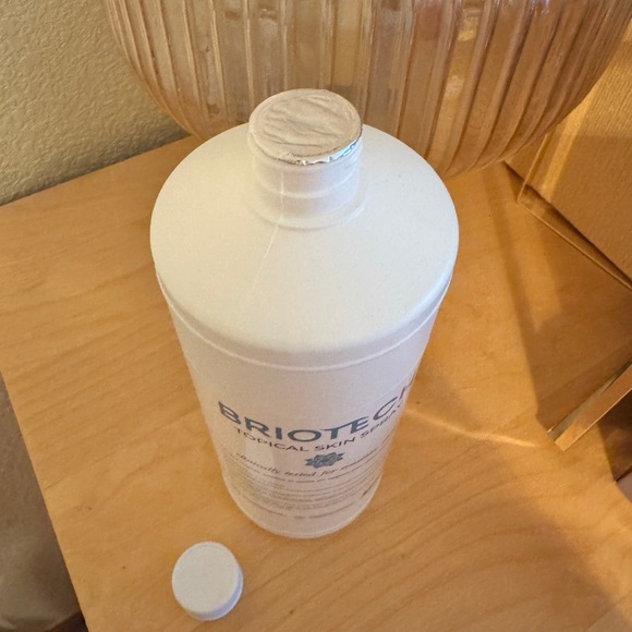 Briotech Topical Skin Spray 1 liter bottle - Picture 1 of 4